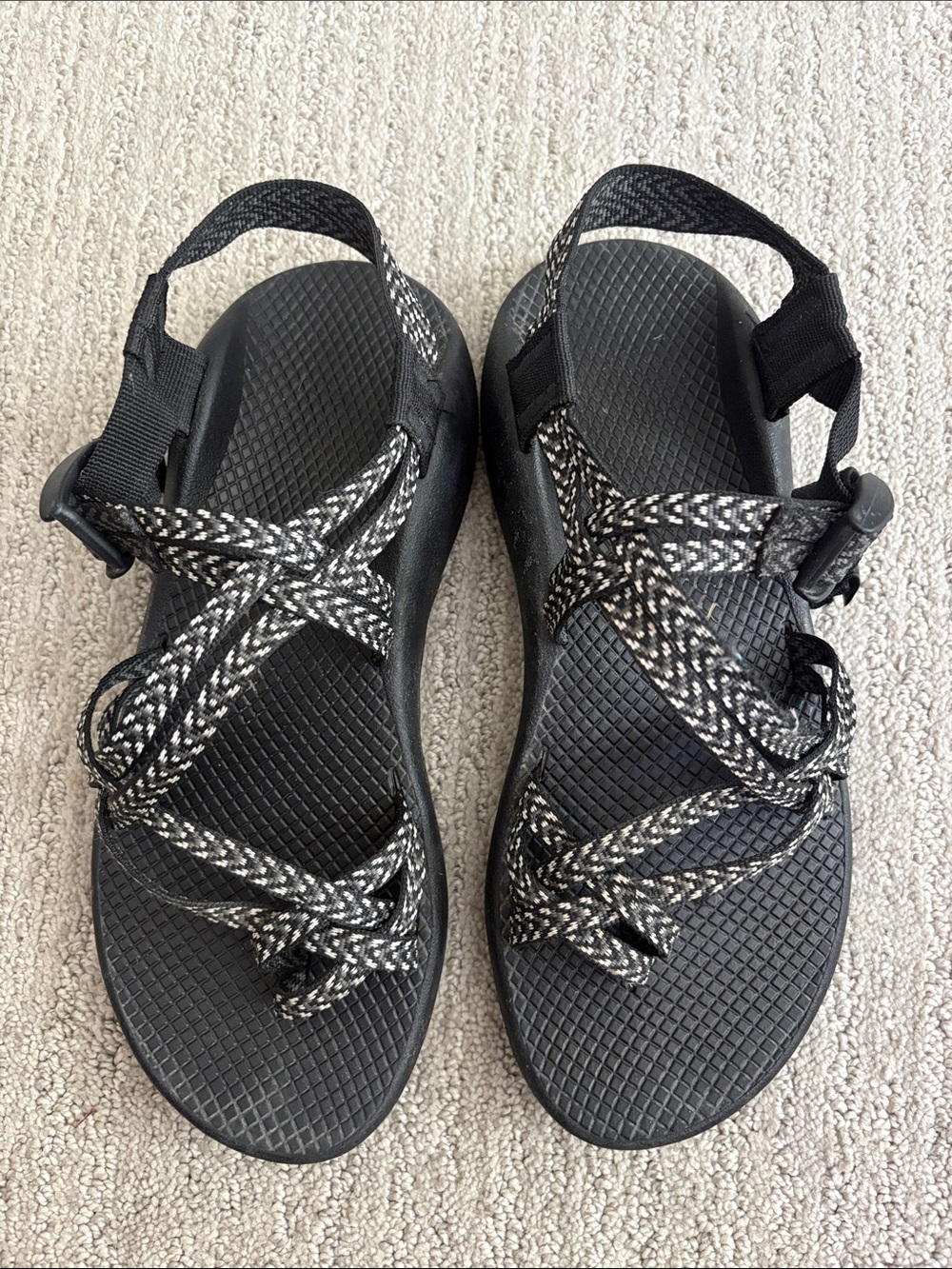SALE☀️ barely worn Black Chacos
